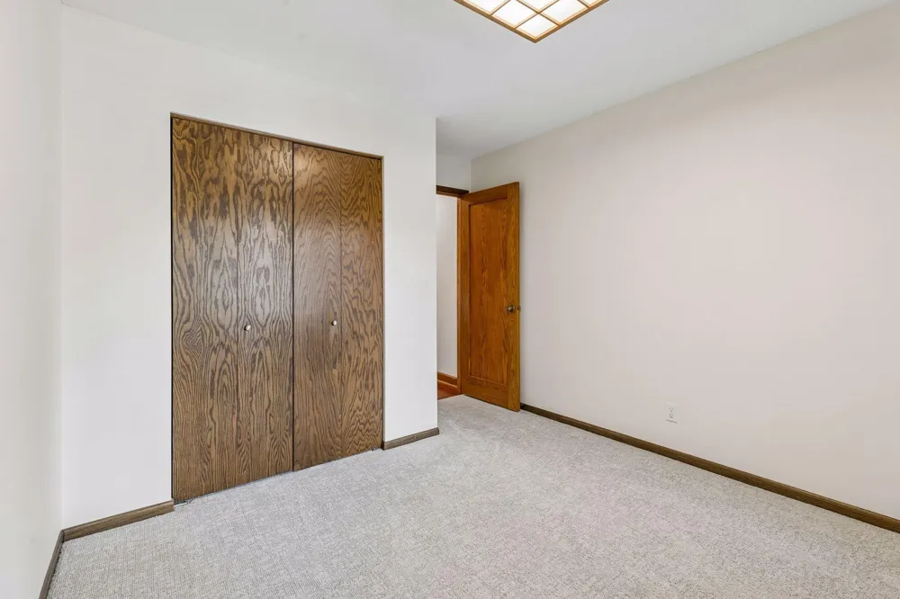 1086 Cedar View Drive Minneapolis, MN 55405