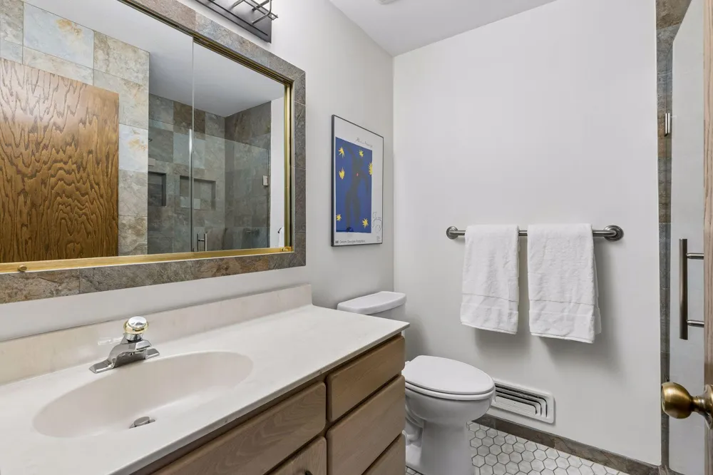 1086 Cedar View Drive Minneapolis, MN 55405