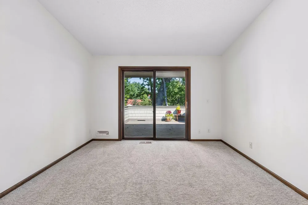 1086 Cedar View Drive Minneapolis, MN 55405