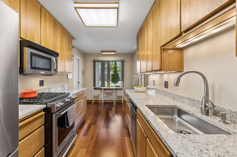 1086 Cedar View Drive Minneapolis, MN 55405