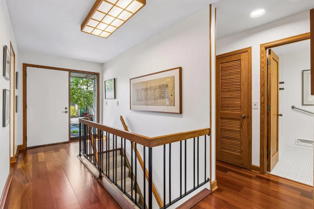 1086 Cedar View Drive Minneapolis, MN 55405