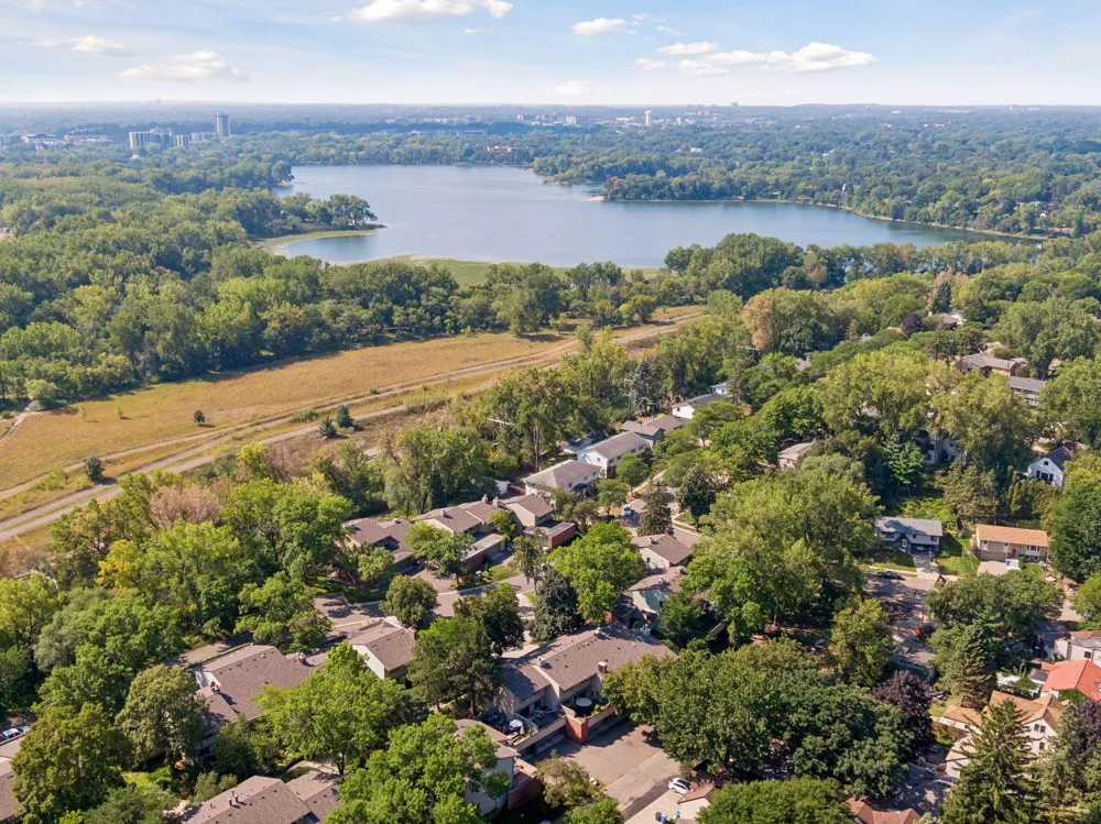 1086 Cedar View Drive Minneapolis, MN 55405