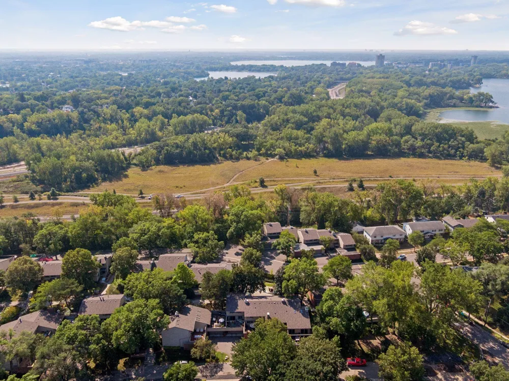 1086 Cedar View Drive Minneapolis, MN 55405