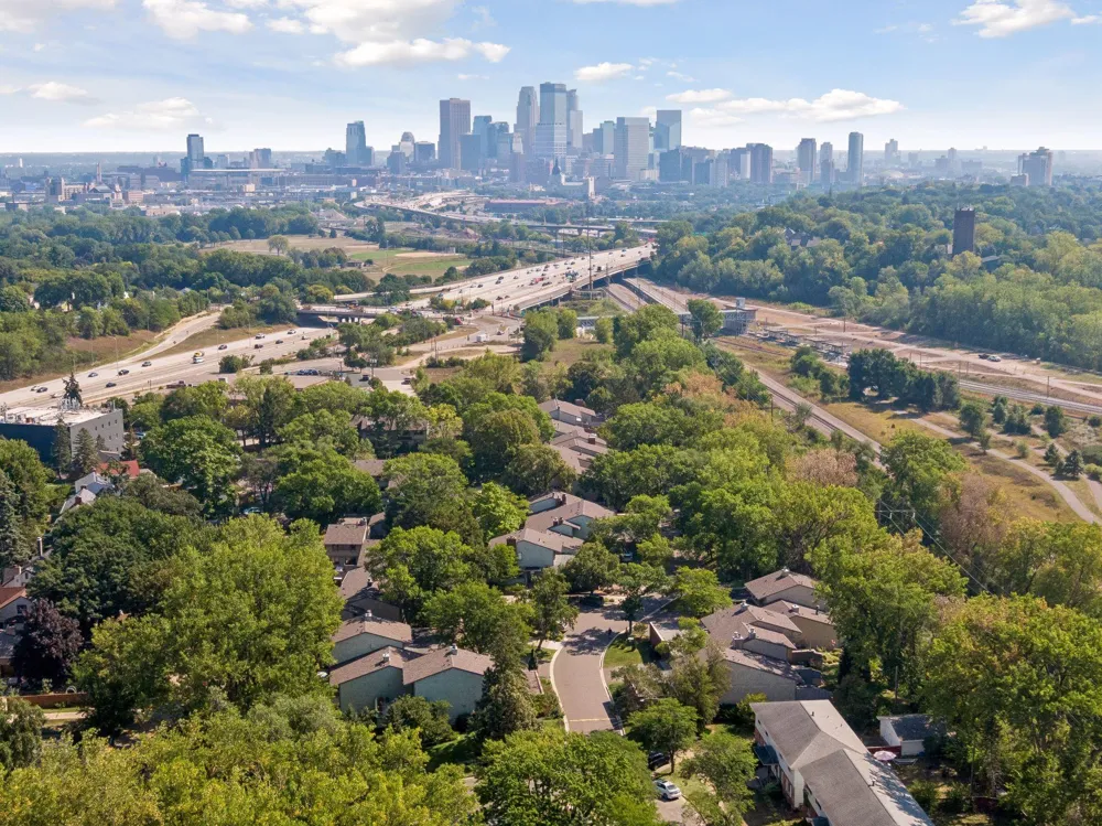 1086 Cedar View Drive Minneapolis, MN 55405