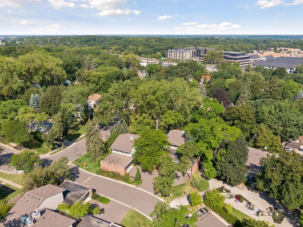 1086 Cedar View Drive Minneapolis, MN 55405