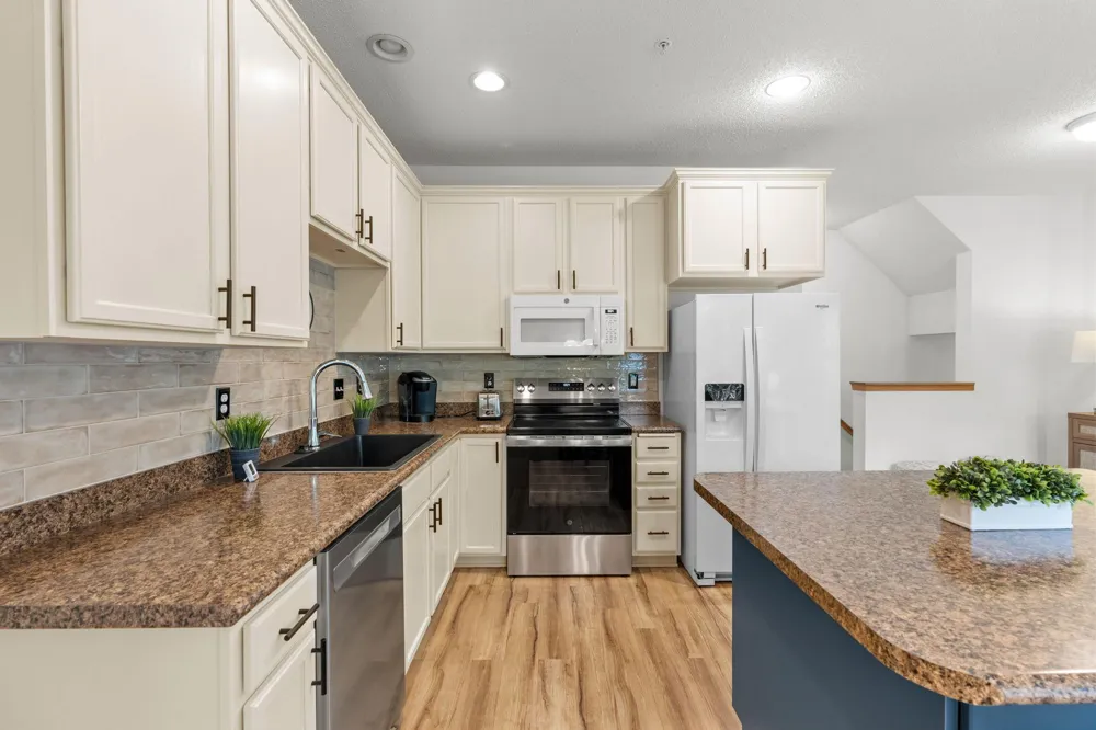 7600 Southridge Court Savage, MN 55378