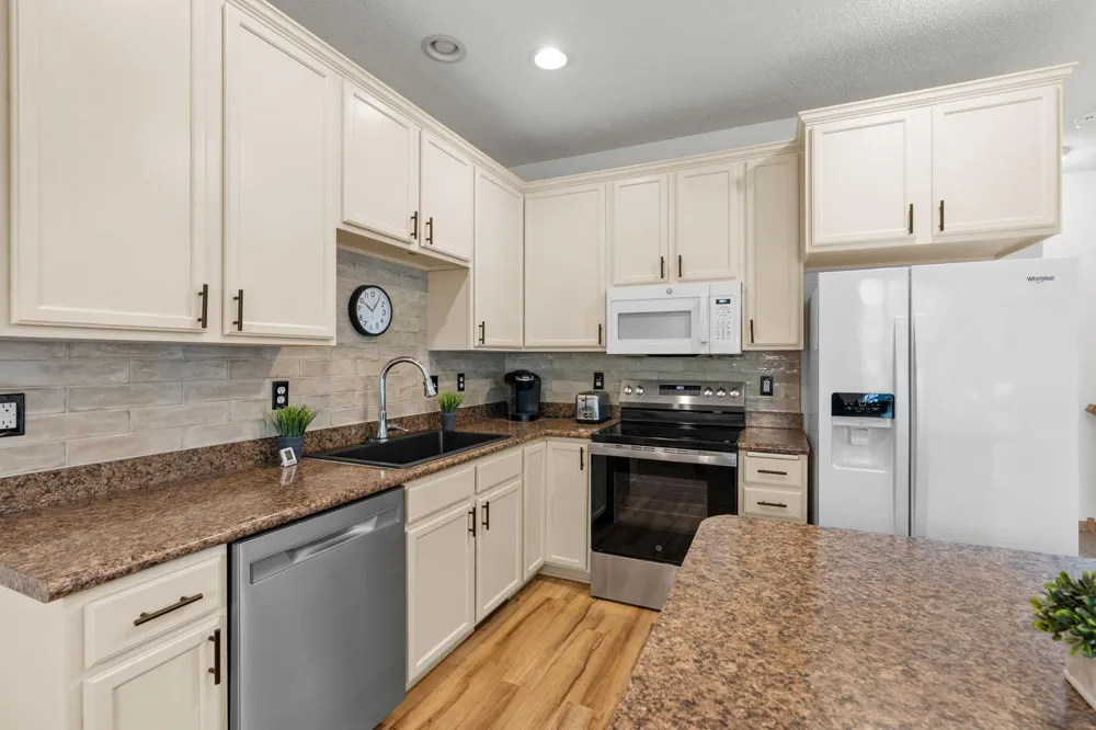 7600 Southridge Court Savage, MN 55378