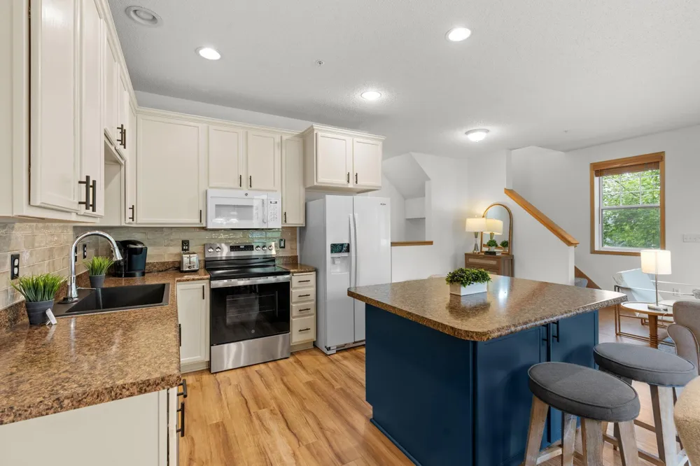 7600 Southridge Court Savage, MN 55378