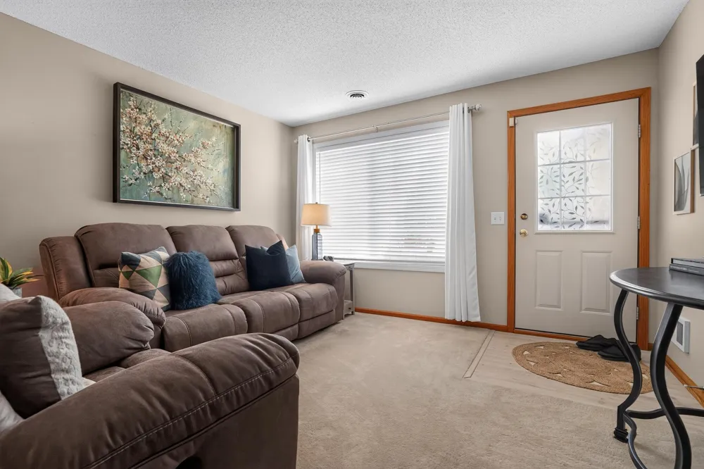 15955 Finch Lane Apple Valley, MN 55124