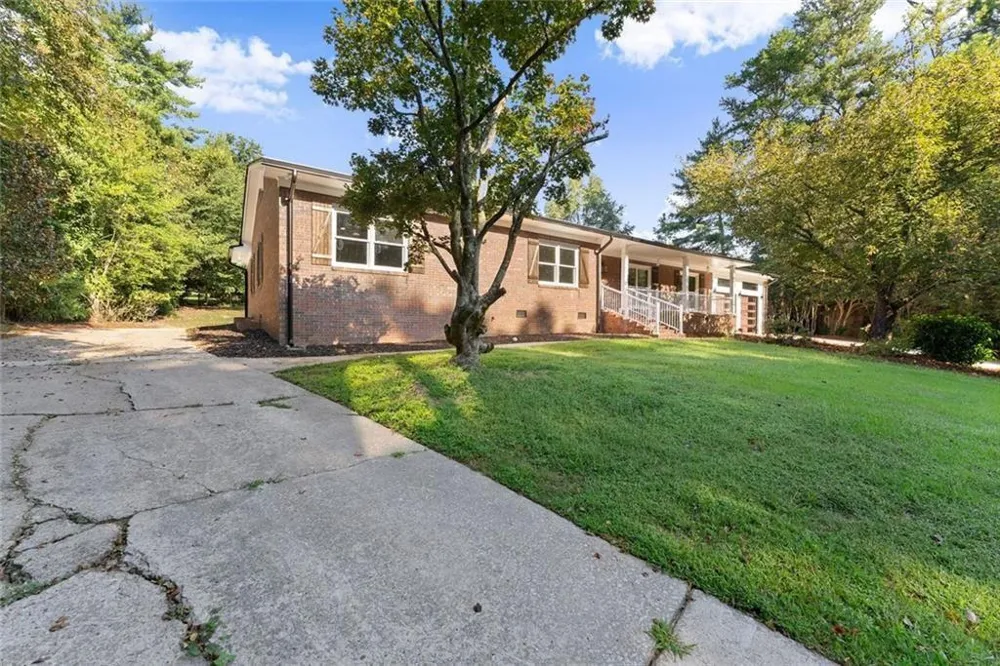 1492 Burns Drive NE Gainesville, GA 30501