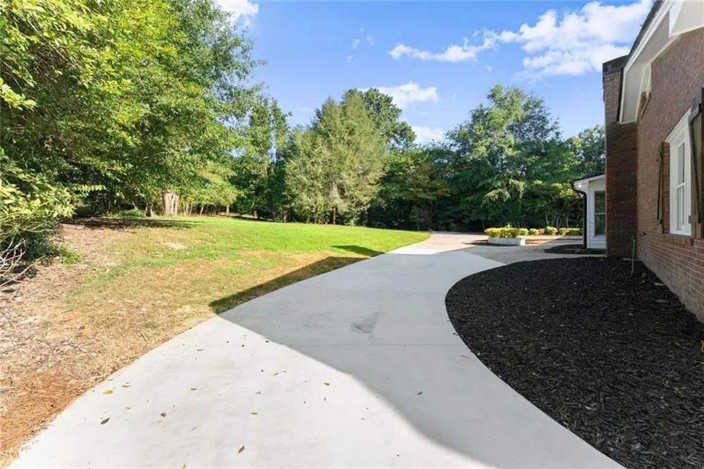 1492 Burns Drive NE Gainesville, GA 30501