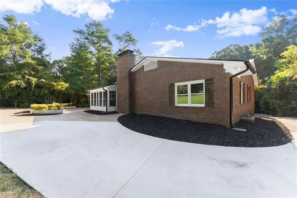 1492 Burns Drive NE Gainesville, GA 30501