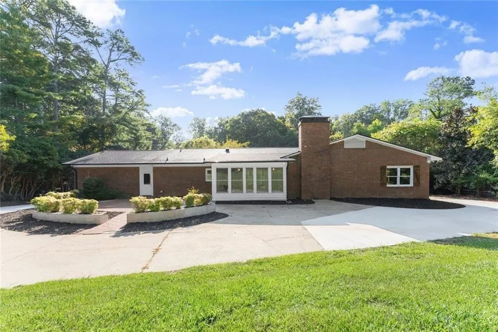 1492 Burns Drive NE Gainesville, GA 30501