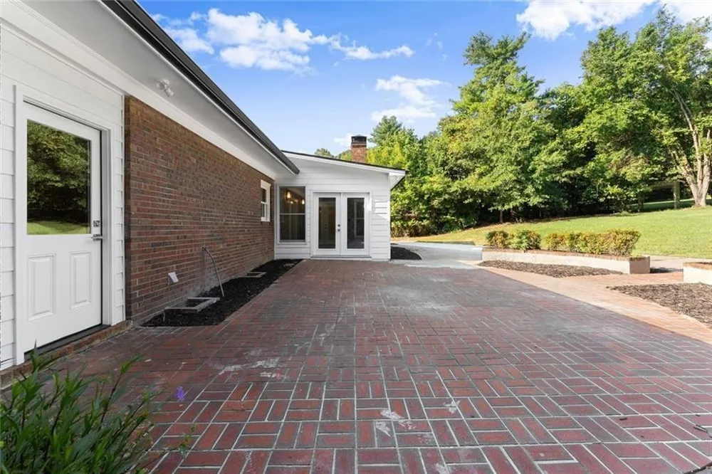 1492 Burns Drive NE Gainesville, GA 30501