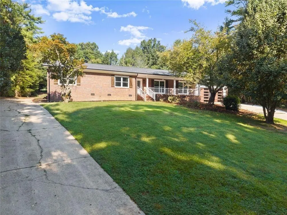 1492 Burns Drive NE Gainesville, GA 30501