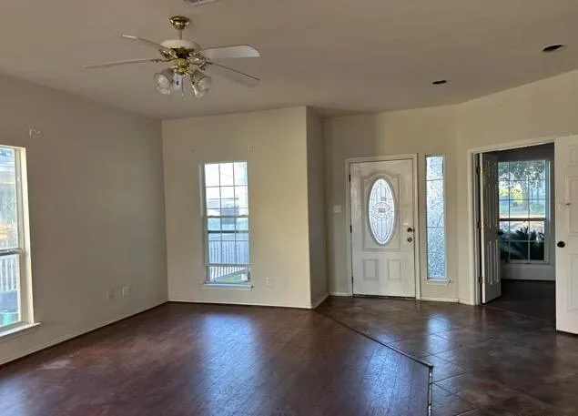 164 Whitewing Way Floresville, TX 78114
