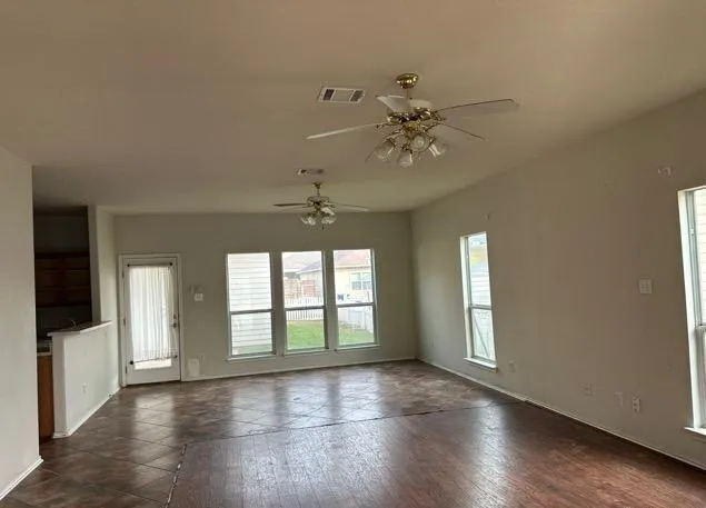 164 Whitewing Way Floresville, TX 78114