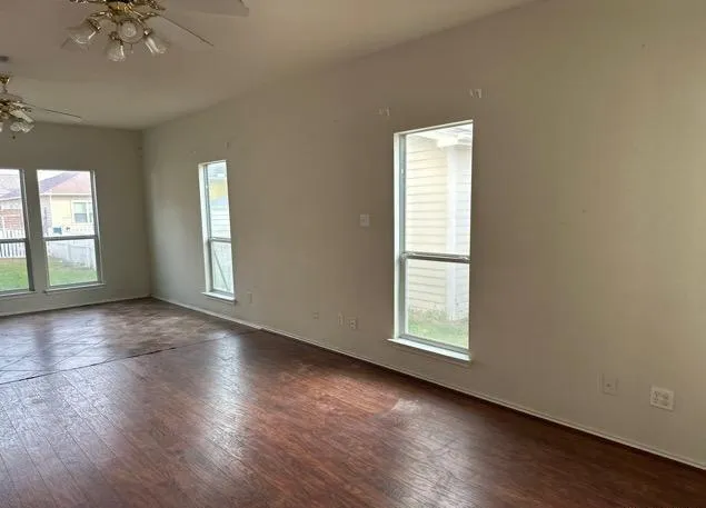 164 Whitewing Way Floresville, TX 78114