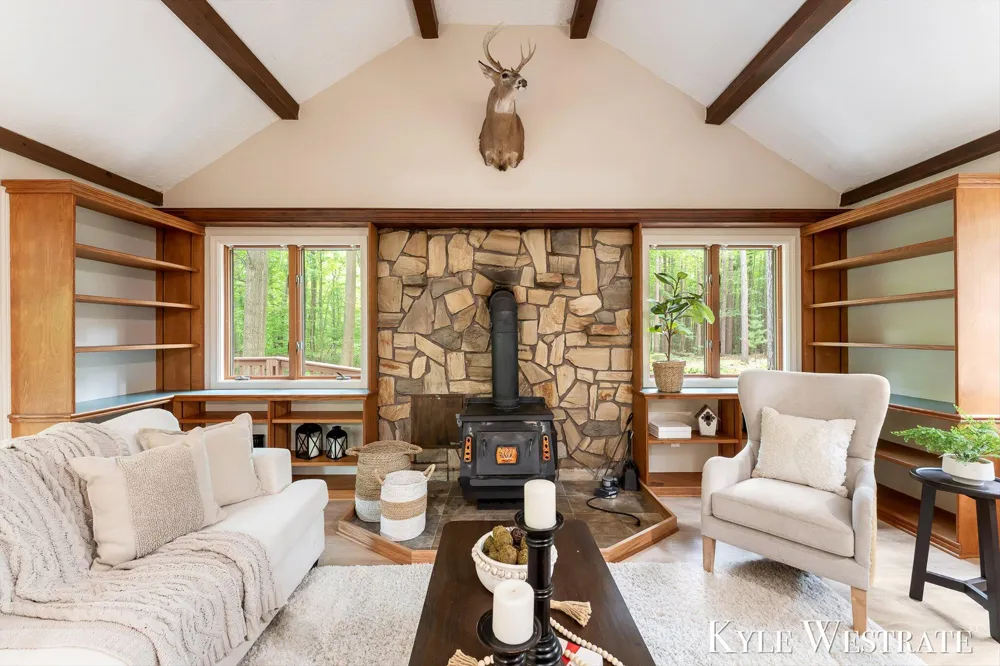 15594 Ritchie Avenue NE Cedar Springs, MI 49319