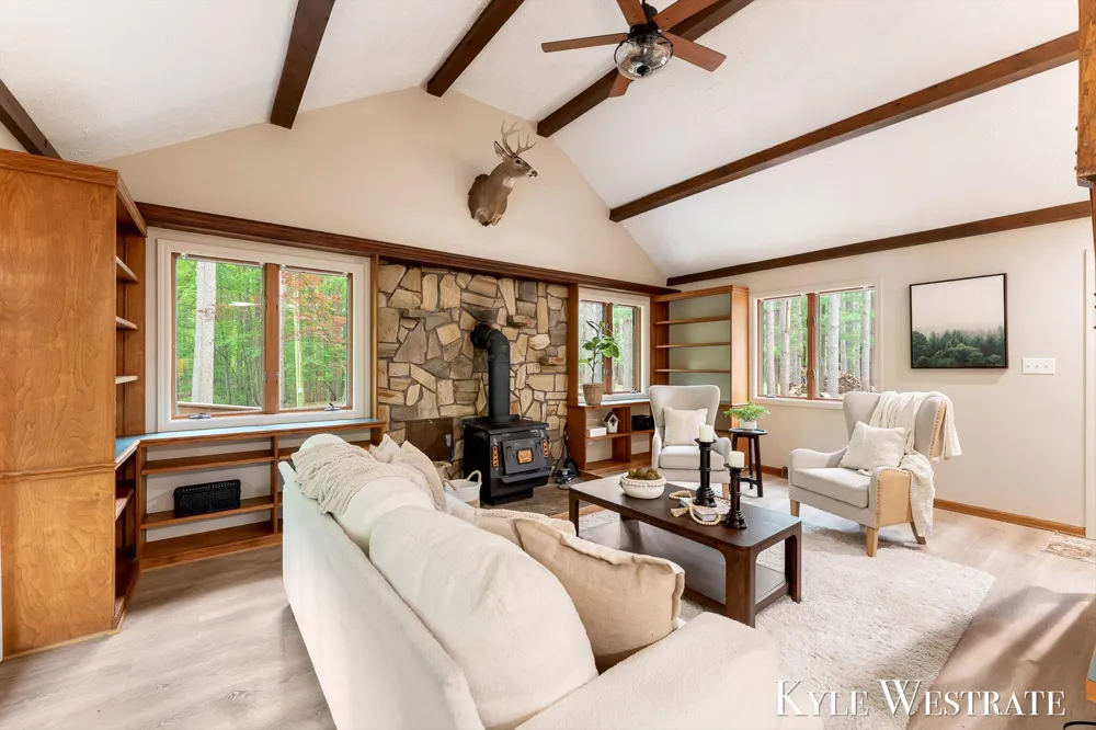 15594 Ritchie Avenue NE Cedar Springs, MI 49319