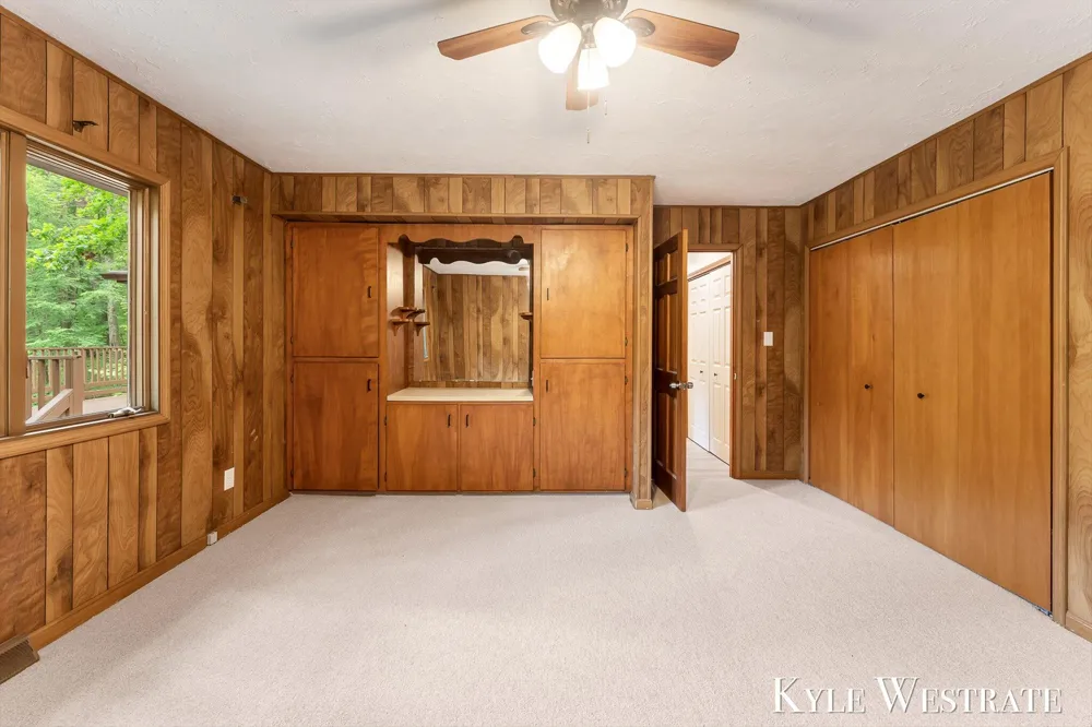 15594 Ritchie Avenue NE Cedar Springs, MI 49319