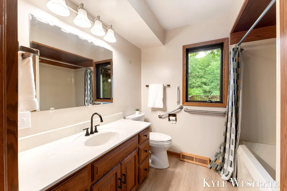 15594 Ritchie Avenue NE Cedar Springs, MI 49319