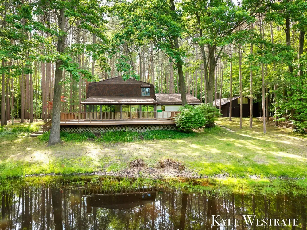 15594 Ritchie Avenue NE Cedar Springs, MI 49319