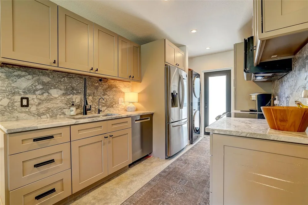 2121 PALM TERRACE Sarasota, FL 34231