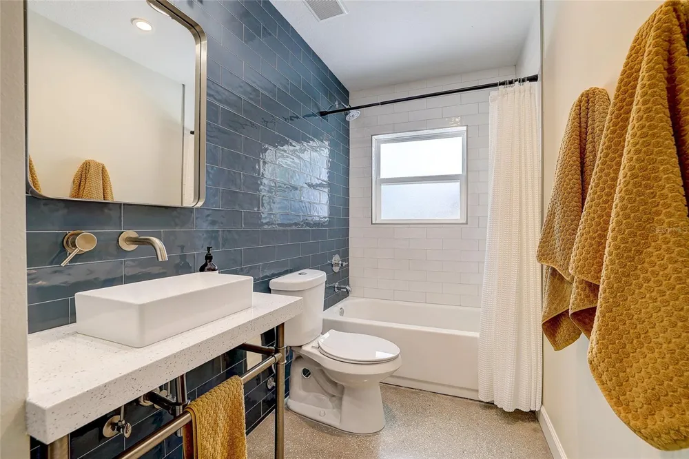2121 PALM TERRACE Sarasota, FL 34231