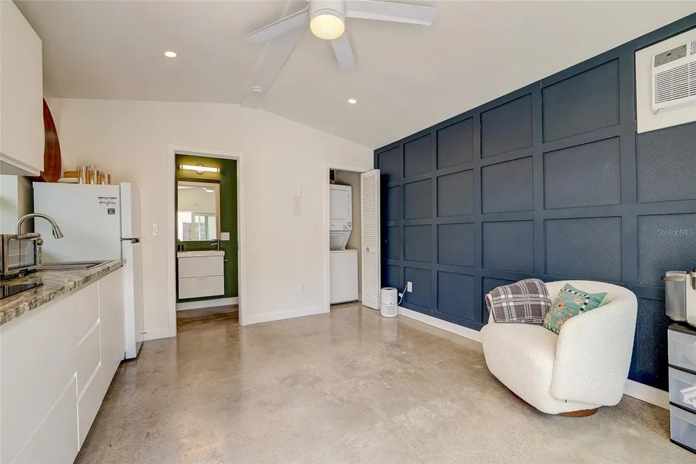 2121 PALM TERRACE Sarasota, FL 34231