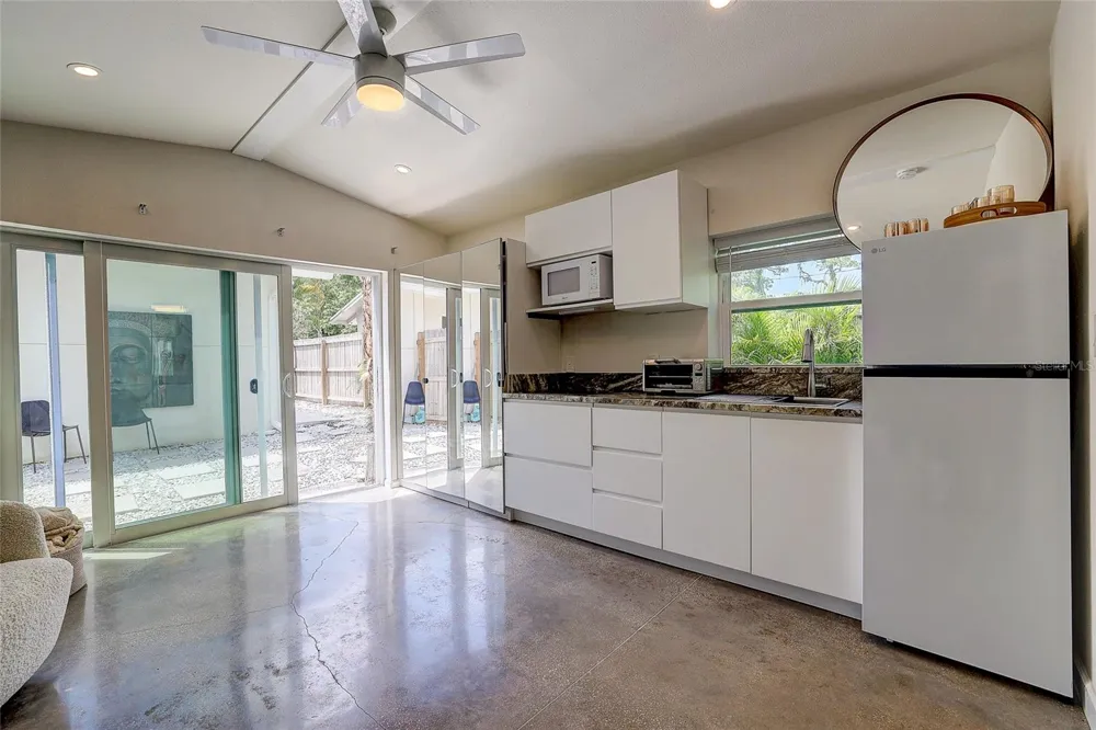 2121 PALM TERRACE Sarasota, FL 34231
