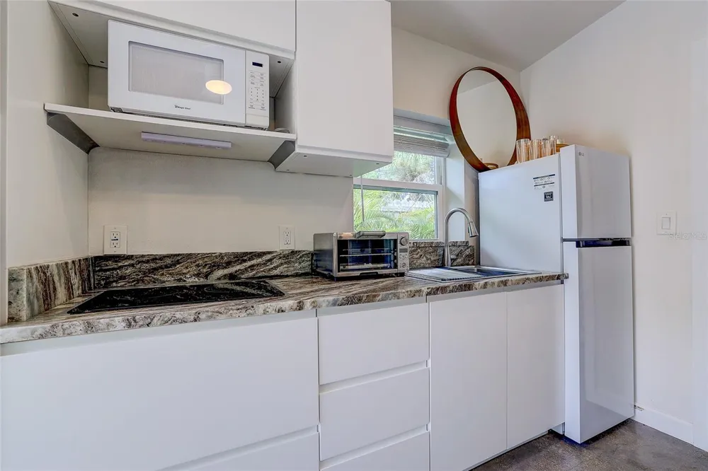 2121 PALM TERRACE Sarasota, FL 34231