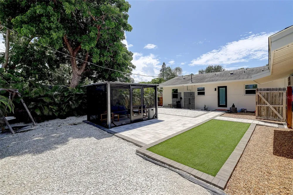2121 PALM TERRACE Sarasota, FL 34231