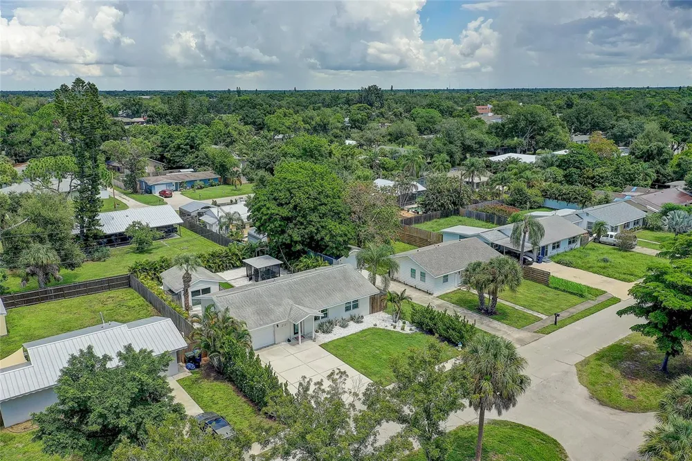 2121 PALM TERRACE Sarasota, FL 34231