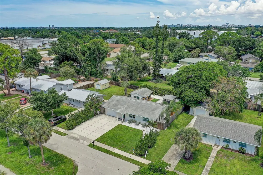 2121 PALM TERRACE Sarasota, FL 34231