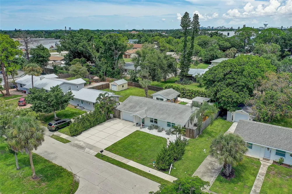 2121 PALM TERRACE Sarasota, FL 34231