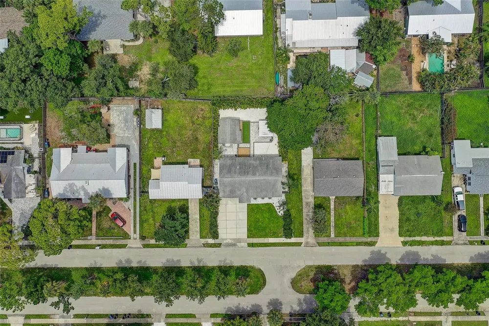 2121 PALM TERRACE Sarasota, FL 34231
