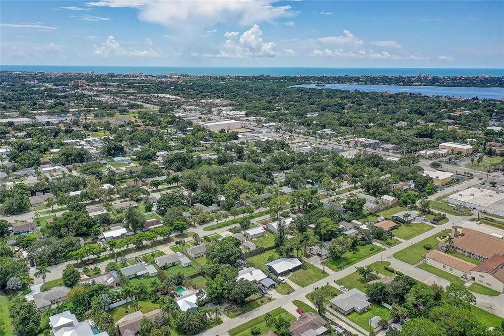 2121 PALM TERRACE Sarasota, FL 34231