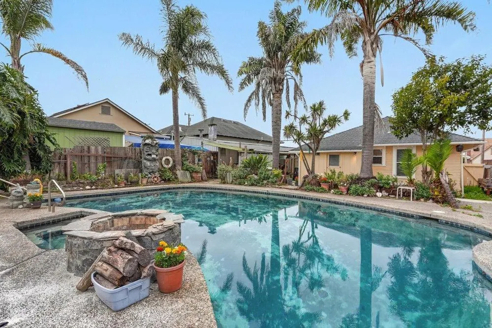 16 Stanford Street Watsonville, CA 95076