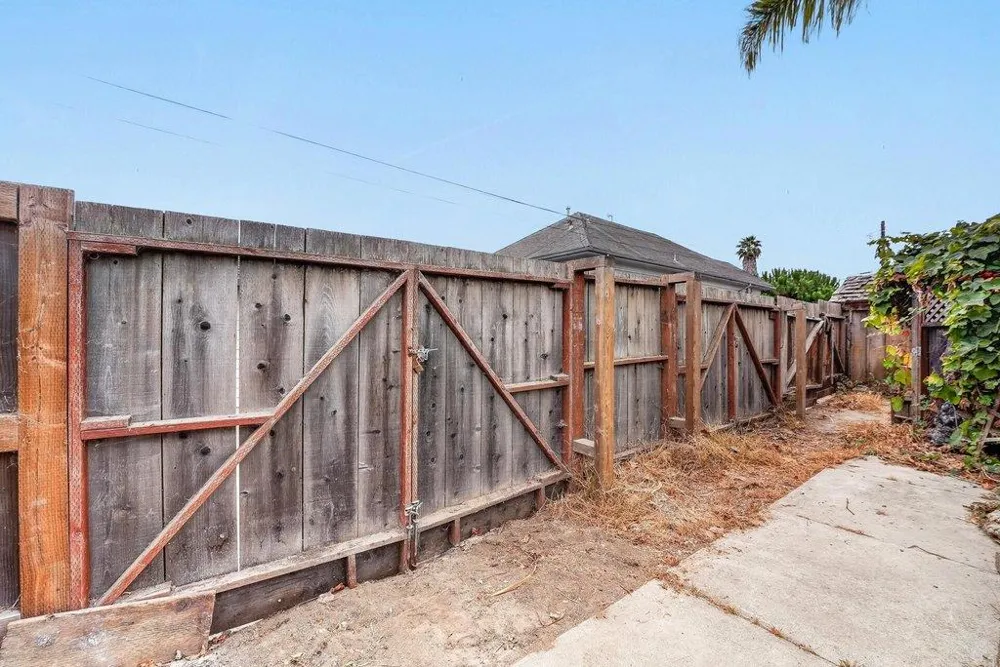 16 Stanford Street Watsonville, CA 95076