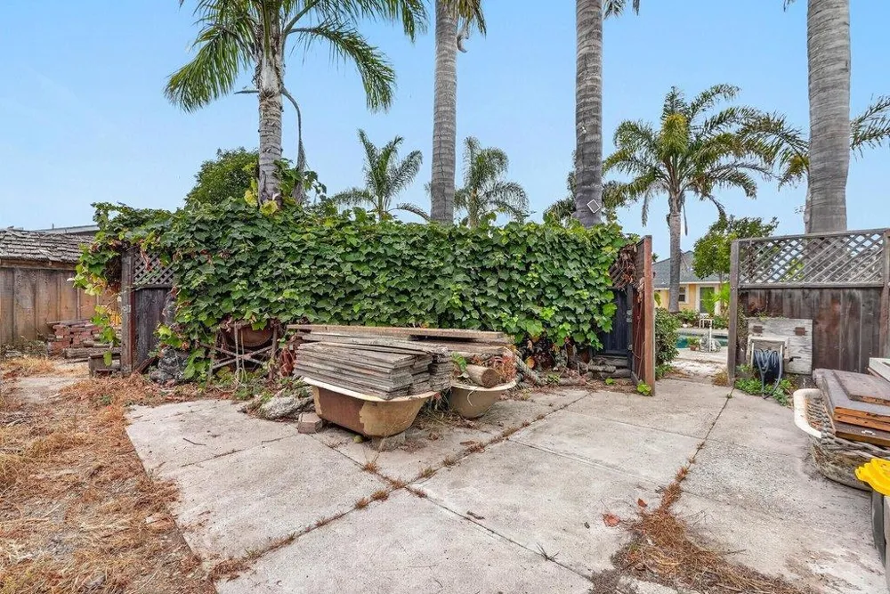 16 Stanford Street Watsonville, CA 95076