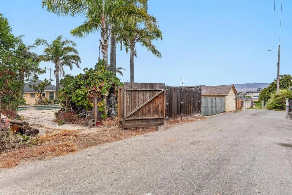 16 Stanford Street Watsonville, CA 95076