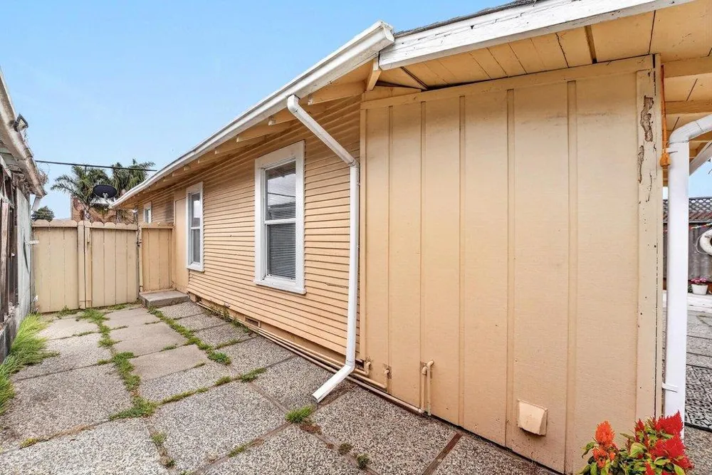 16 Stanford Street Watsonville, CA 95076
