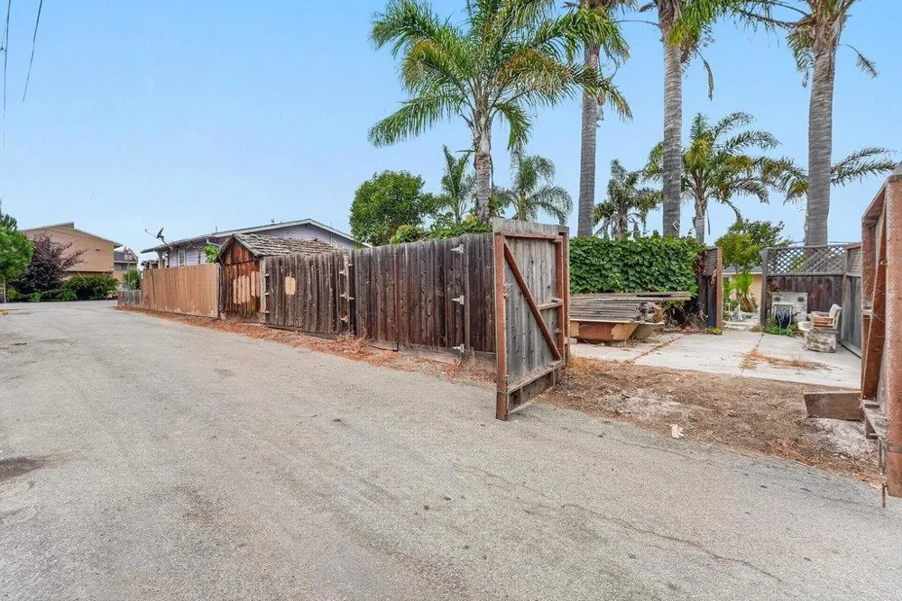 16 Stanford Street Watsonville, CA 95076