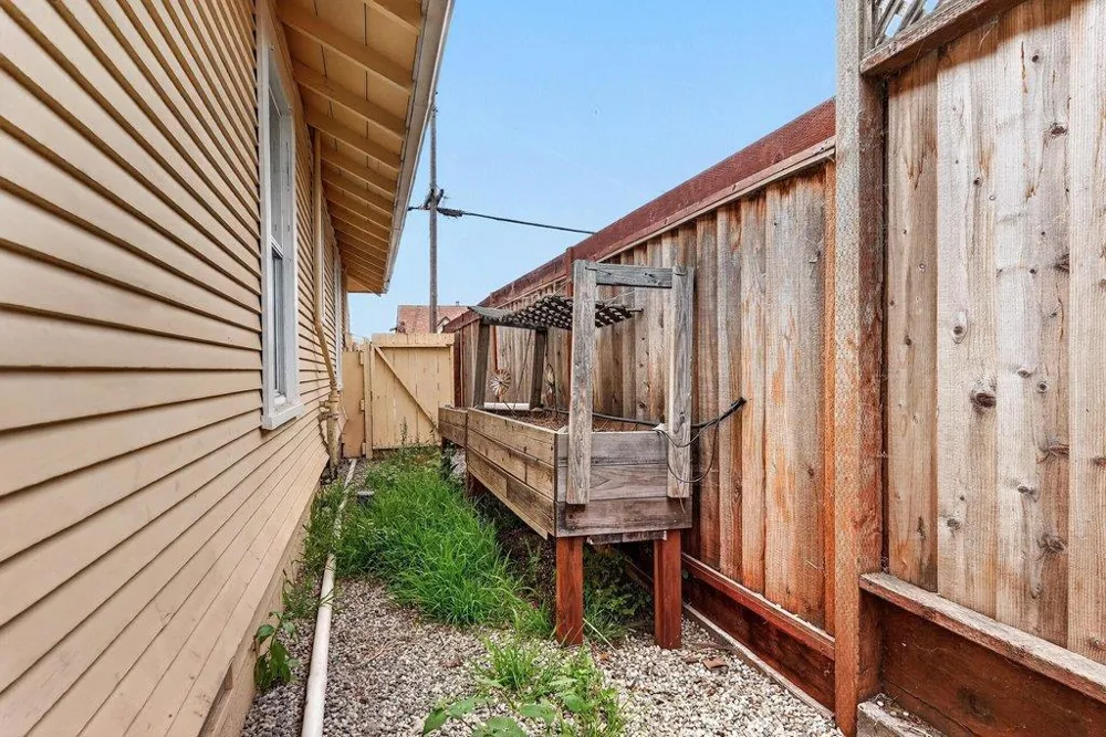 16 Stanford Street Watsonville, CA 95076
