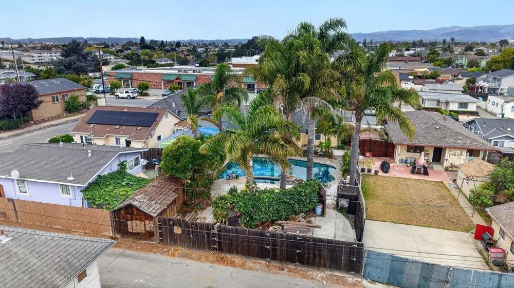 16 Stanford Street Watsonville, CA 95076