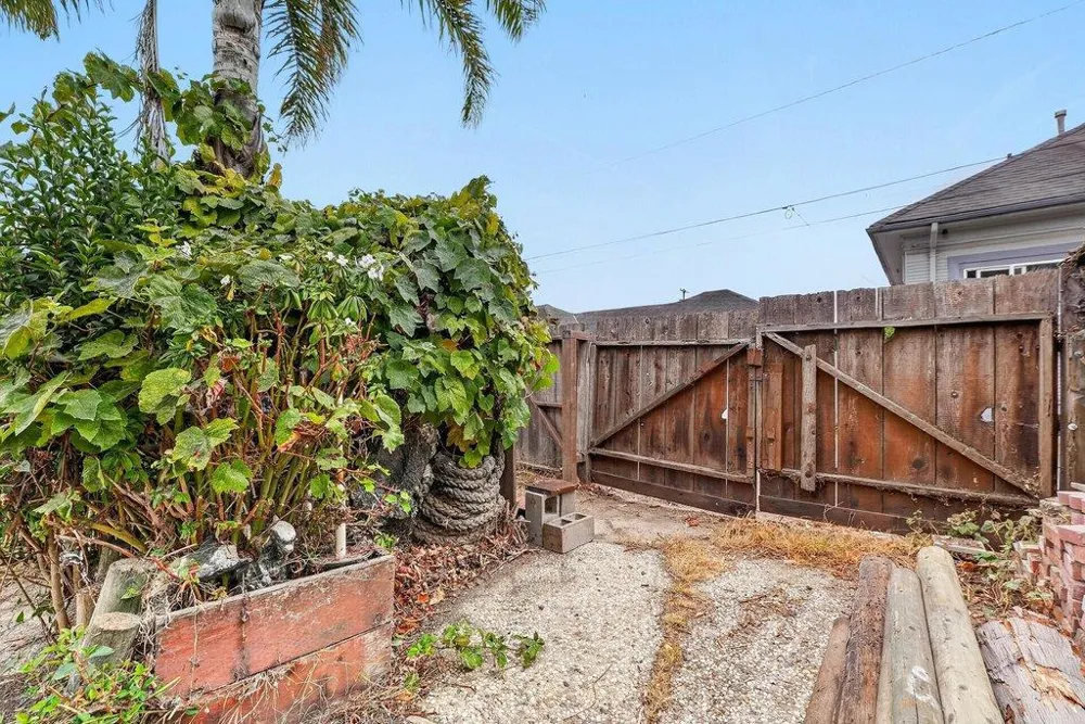 16 Stanford Street Watsonville, CA 95076