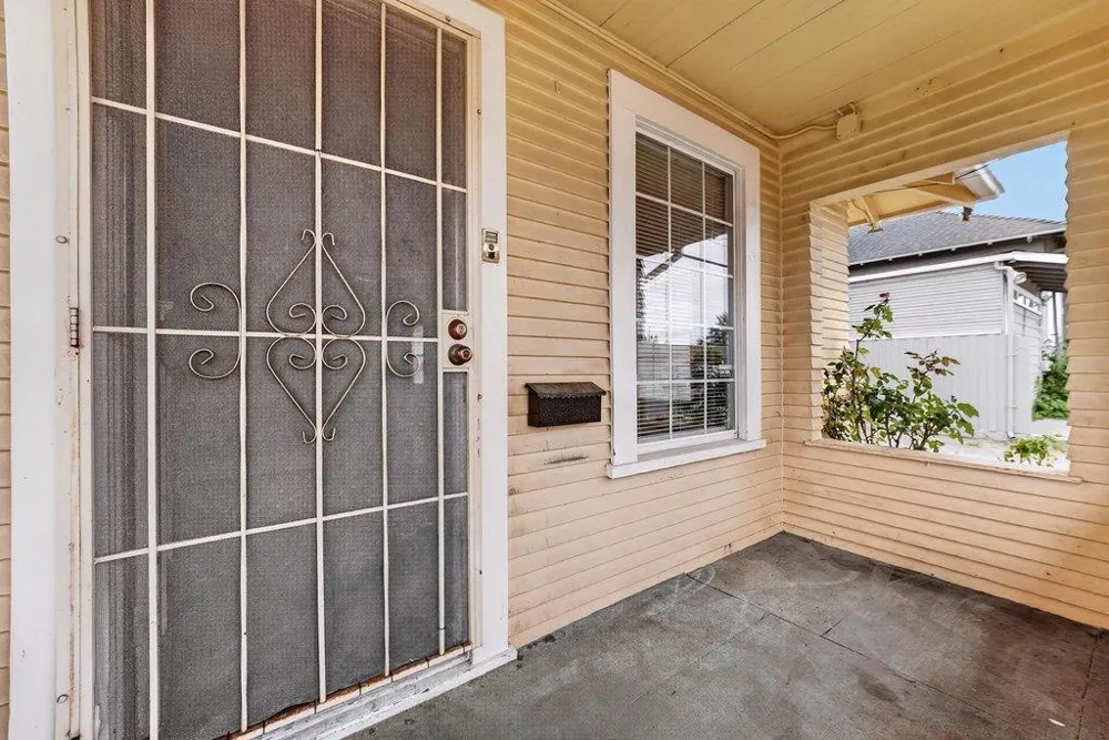 16 Stanford Street Watsonville, CA 95076