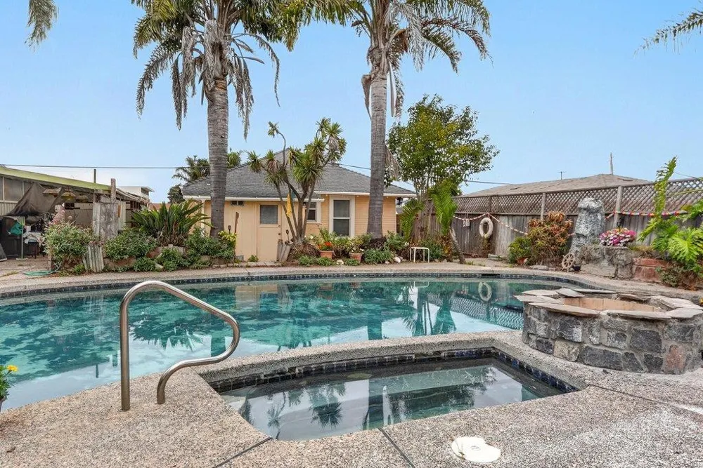 16 Stanford Street Watsonville, CA 95076