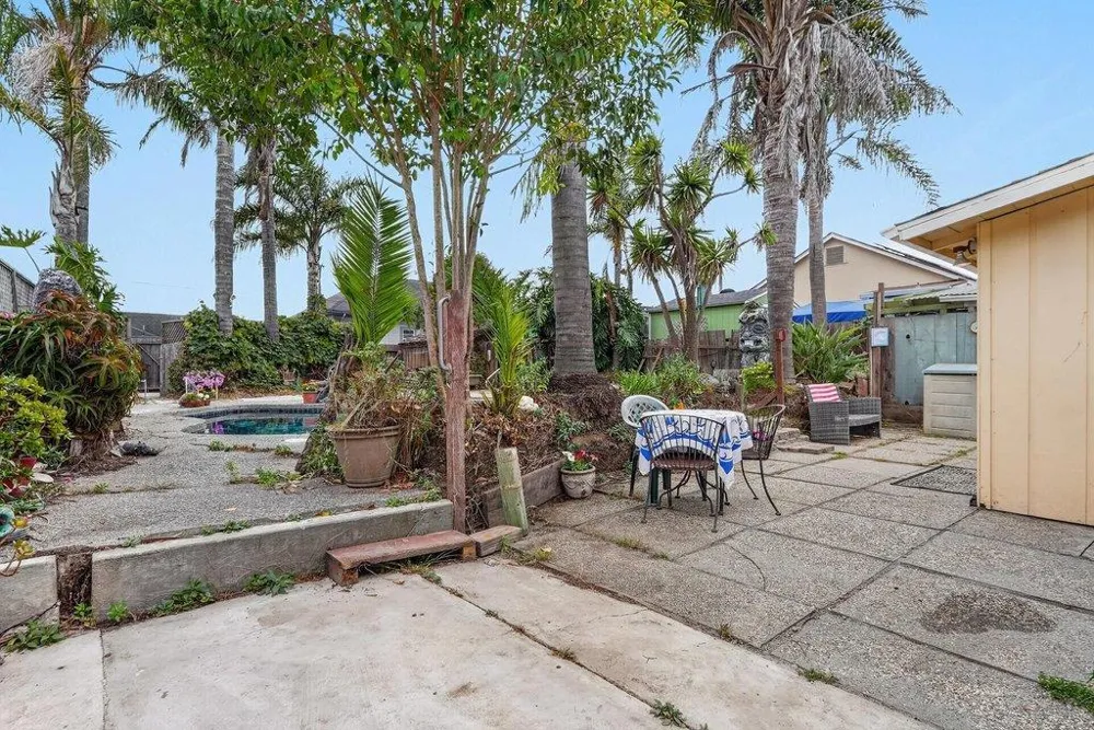 16 Stanford Street Watsonville, CA 95076